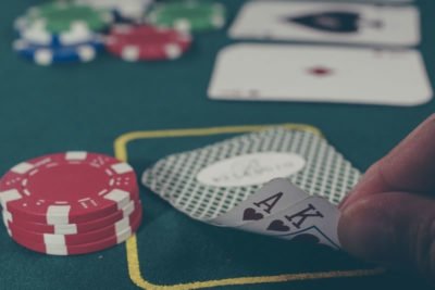 Derfor trekker kjendiser mot casinospill