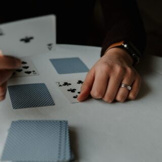 Kjendiser som elsker poker: Innblikk i kasino-vanene til de rike og berømte